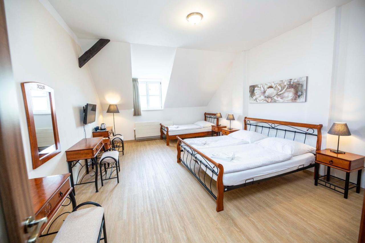 Penzion Kralovske Lazne Poděbrady Exteriör bild