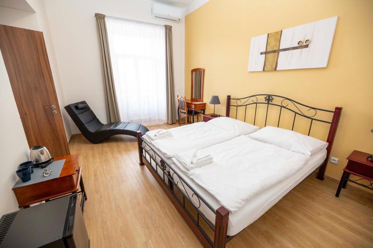 Penzion Kralovske Lazne Poděbrady Exteriör bild