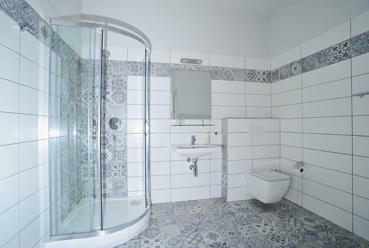 Penzion Kralovske Lazne Poděbrady Exteriör bild